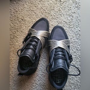BBold Strap Low Top Sneakers.